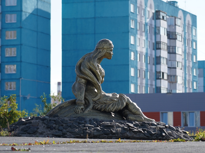 Скульптура Девушки.